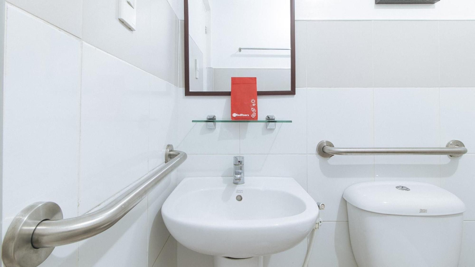 Reddoorz @ Melbourne Suites Makati Makati City Bagian luar foto